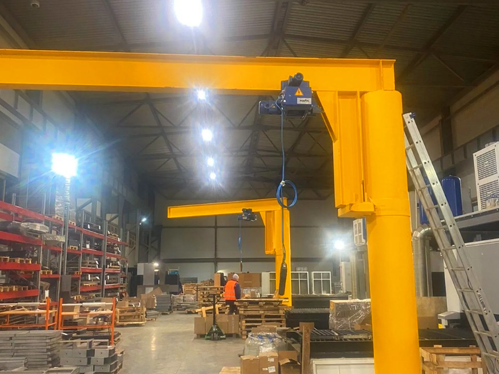 На колонне электрический 